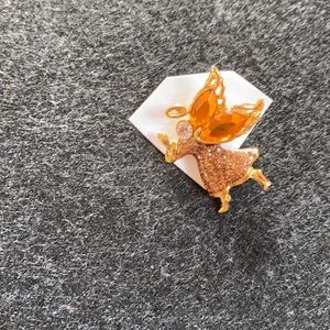 FREE🌟 Angel pin with rhinestones